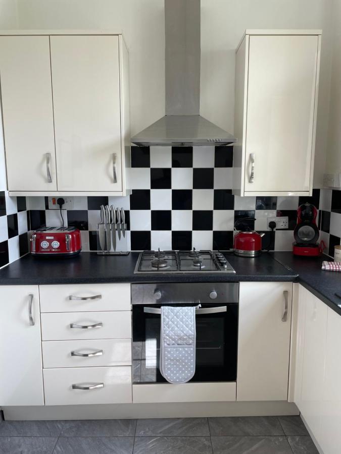 2 Bed Apartment Close To City Centre Cardiff Exterior photo