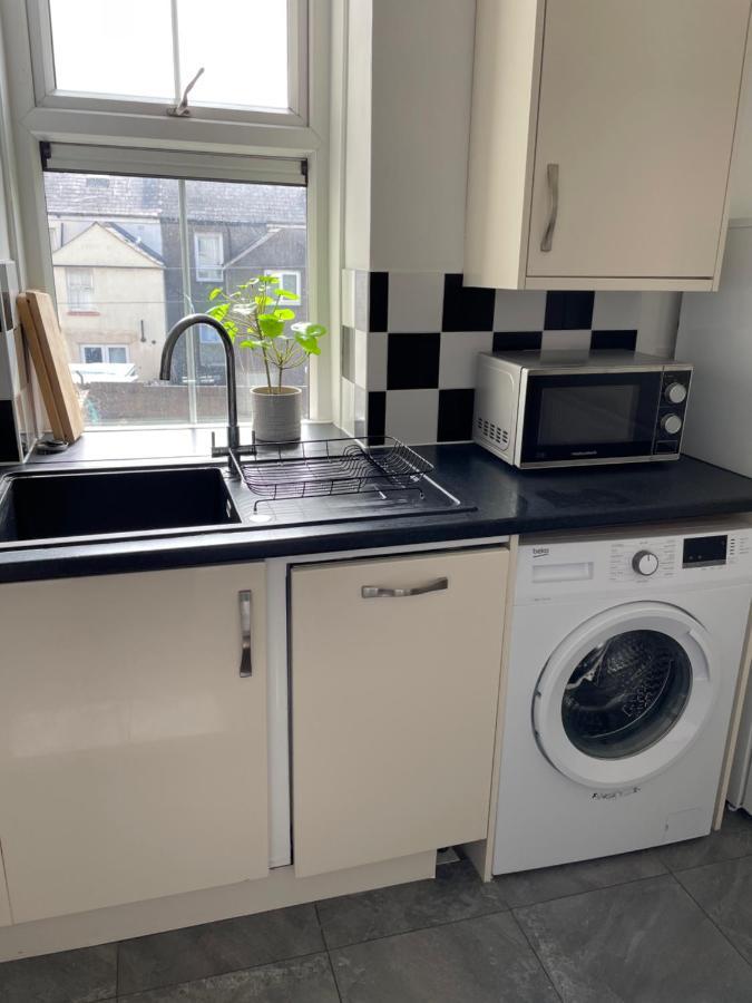 2 Bed Apartment Close To City Centre Cardiff Exterior photo
